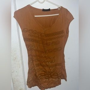 brown top
